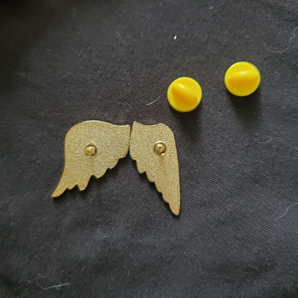FREE WITH PURCHASE Light Pink Angel Wing Pins - Picture 2 of 4